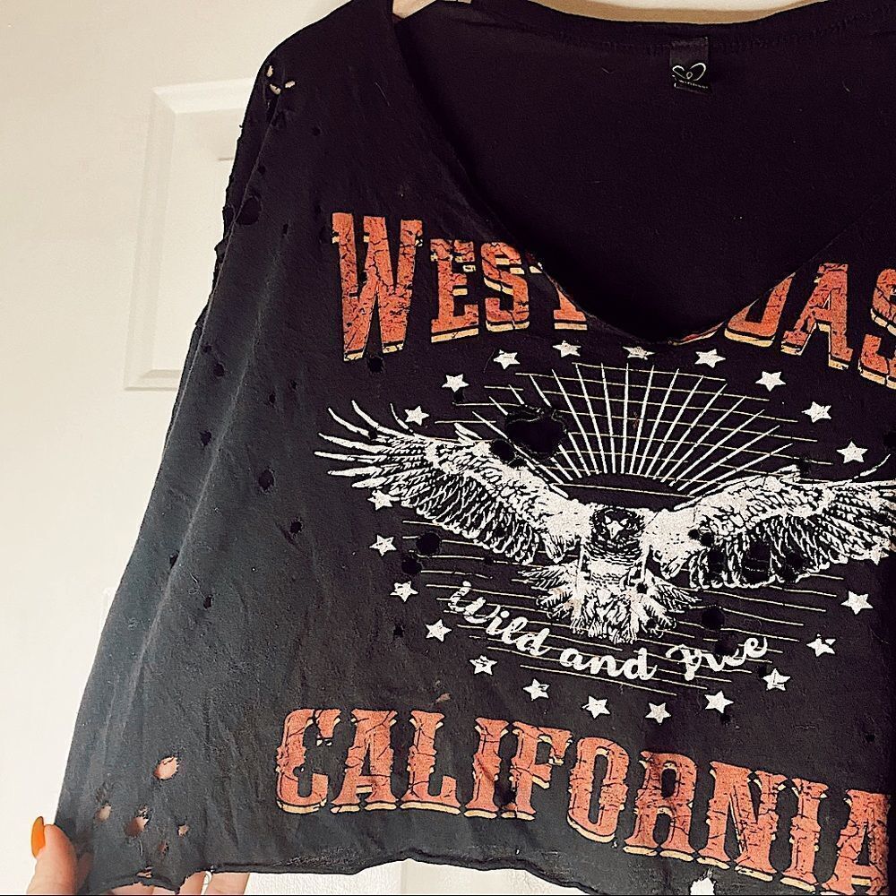 WINDSOR Women’s Oversized Distressed Graphic Tee - Picture 5 of 8